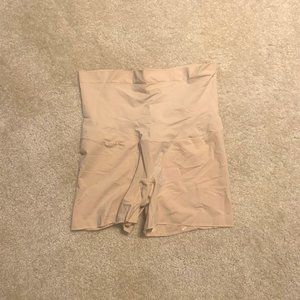 EUC Spanx Shapewear Short
